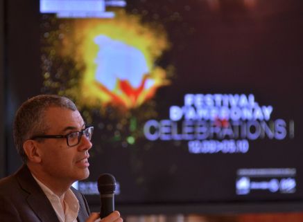 Daniel Bizeray présente la 35e édition du Festival d'Ambronay aux journalistes.